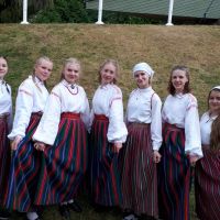 Meie laulutüdrukud laulsid Uma Peol